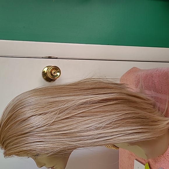 Wig - Picture 2 of 5